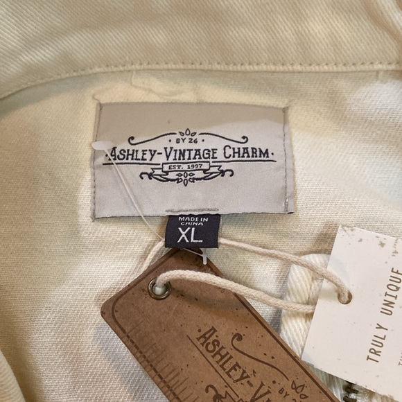 Ashley Vintage Charm Jacket - Picture 3 of 5